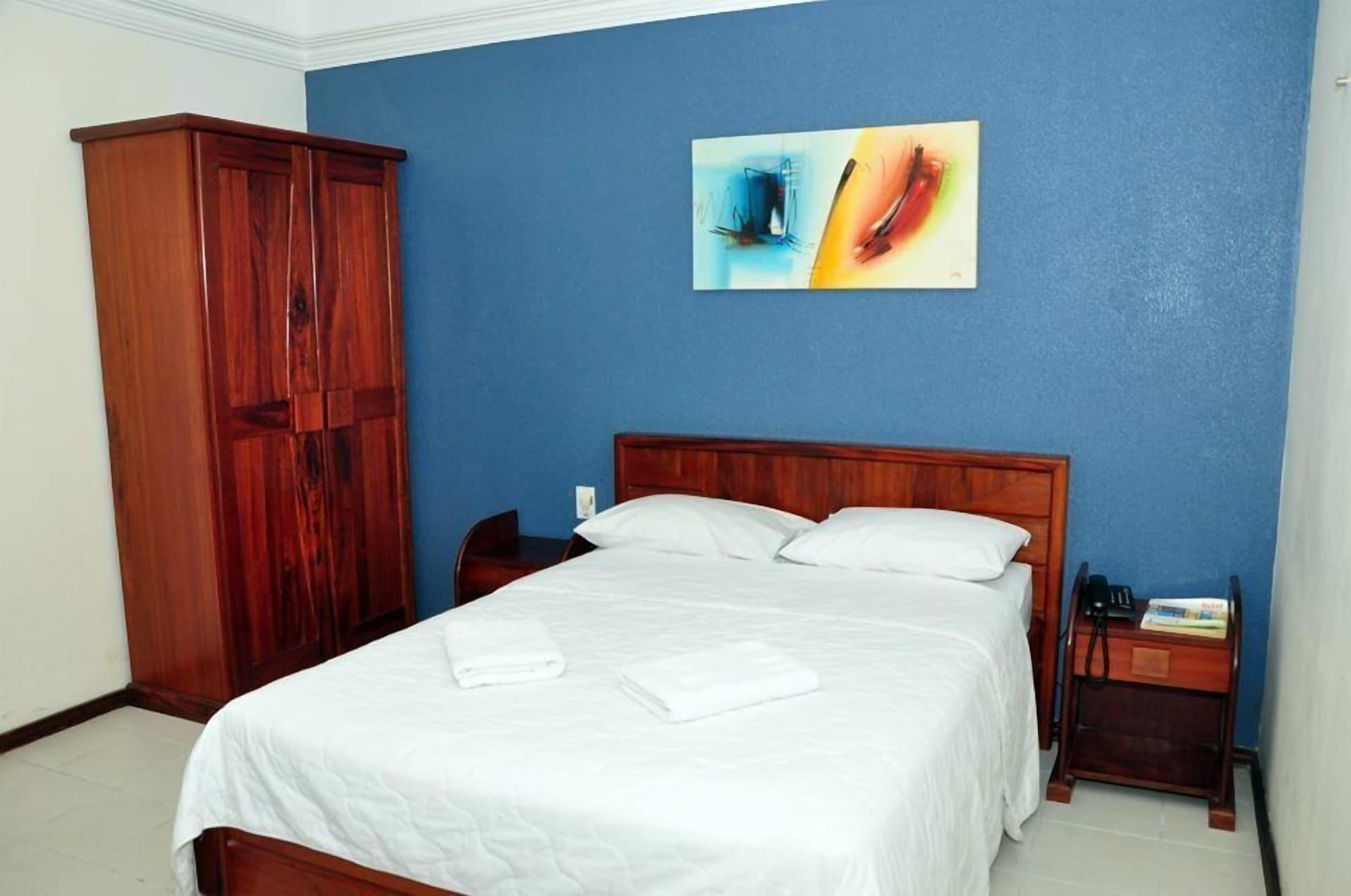 Machado's Plaza 3*